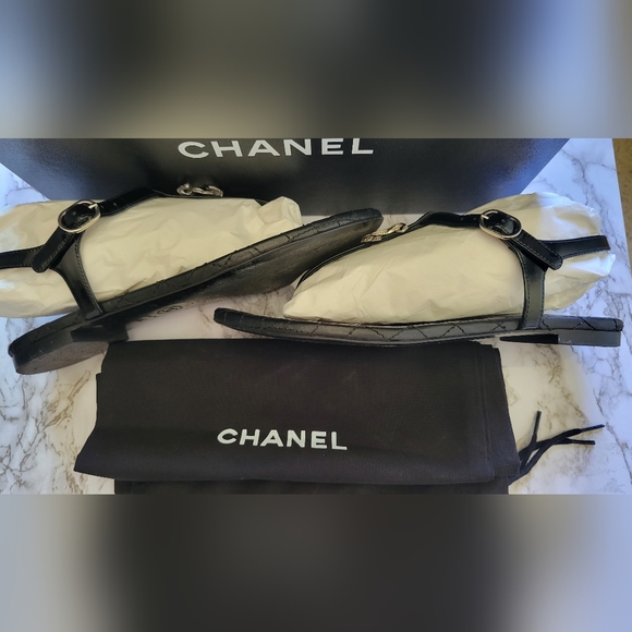 Authentic Chanel thong sandals - Picture 4 of 5